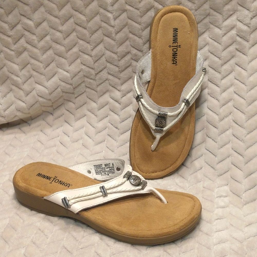 Minnetonka White Leather Thong Sandals Women's 8